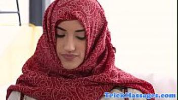 On the massage table, Arab beauty was enjoyed by all.
