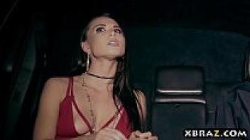 On New Year's Day, a young woman who is caught in traffic cheats on her lover.