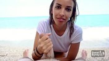 On a public beach, a sloppy blowjob with cum swallow was performed.