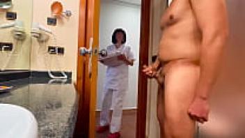 It is a pleasant surprise for me when the hotel cleaning girl arrives to clean the toilet and assists me in finishing the cleaning.