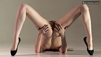 Sofia Ziraf Russian brunette teen spreads her legs