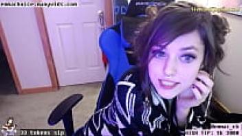 Skinny streamer flashes tits and ass on webcam.