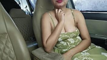 Desi Girl Friend Engages in Risky Sex in the Car. Sucked loved Handjob Cumshot.