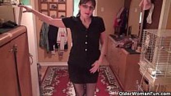 Mature milfs covertly masturbate