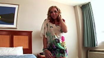 HOTMILF POV