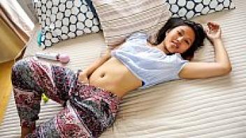 ORGASM QUEST: Asian adolescent attractiveness With vibrators, may Thai in for an erotic orgasm.