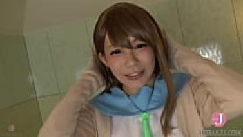 [HentaiCosplay] Despite being in a high school student costume, she is gladly providing a devilishly erotic blowjob in a clean and innocent love!