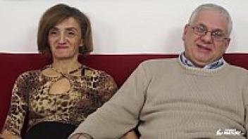 A mature Italian swinger who has her ass adored and pussy is SCAMBISTI MATURI.