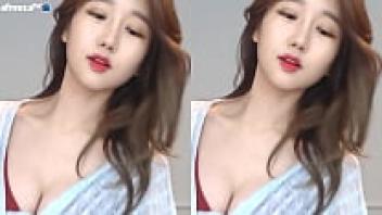 Dancing Korean girls seductive dance