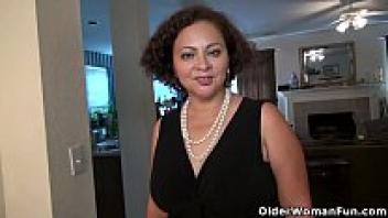 Marie Black, an American milf, will allow you to enjoy her pussy.