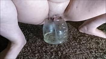 Hot, Chubby Shaved Pussy Urinating