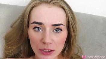 Solo girl Kelly Fox shows off her hot wet pussy in 4K.